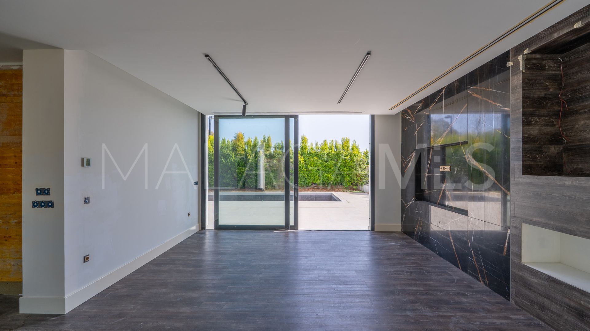 Villa for sale in New Golden Mile