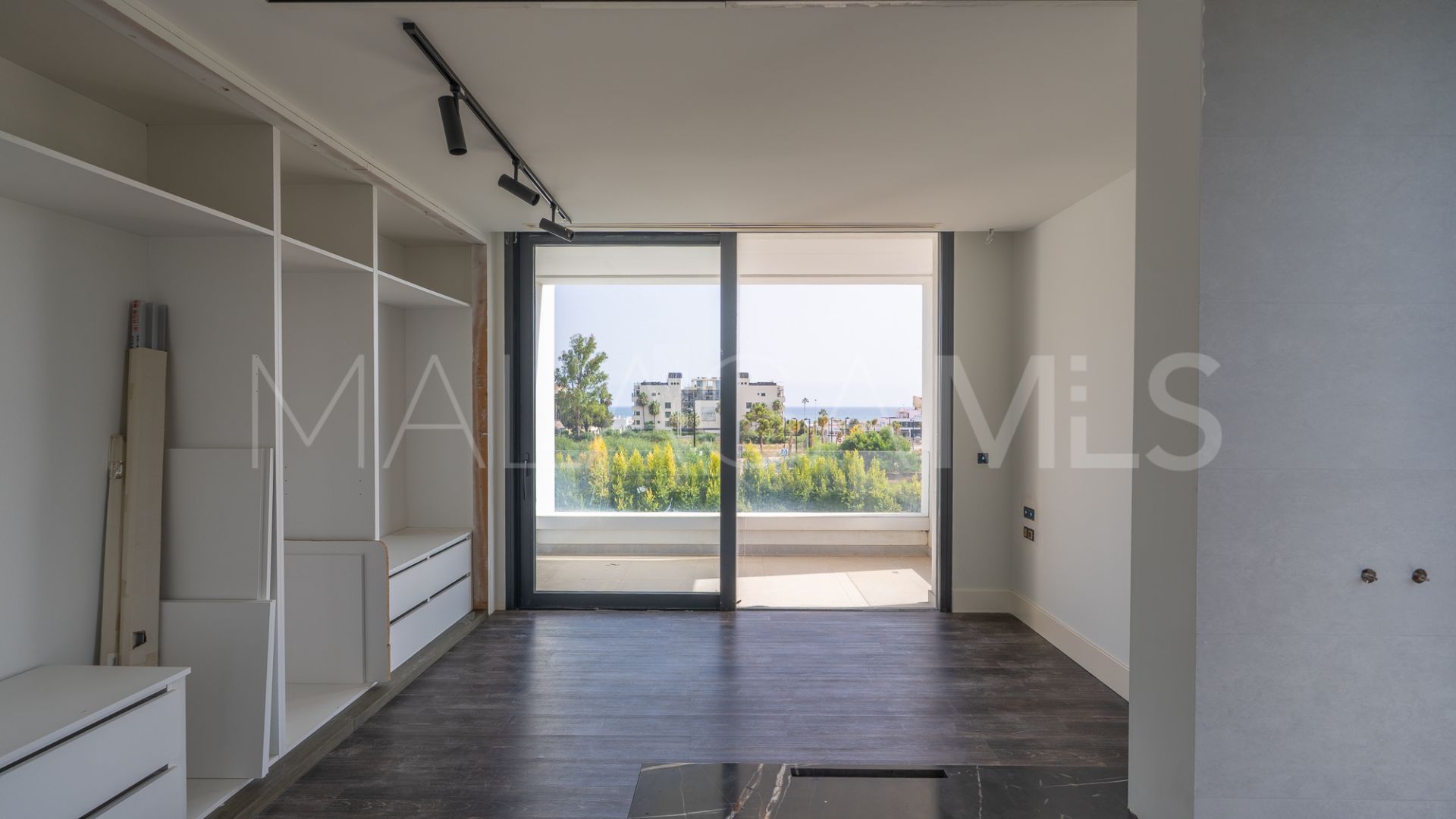 Villa for sale in New Golden Mile