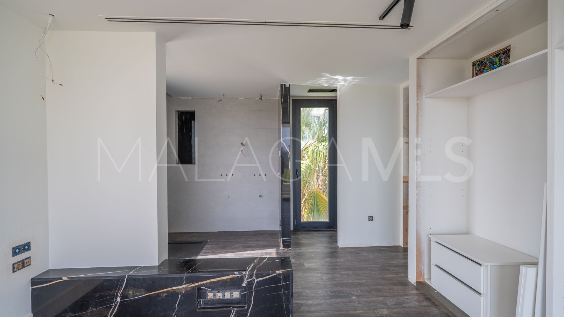 Villa for sale in New Golden Mile