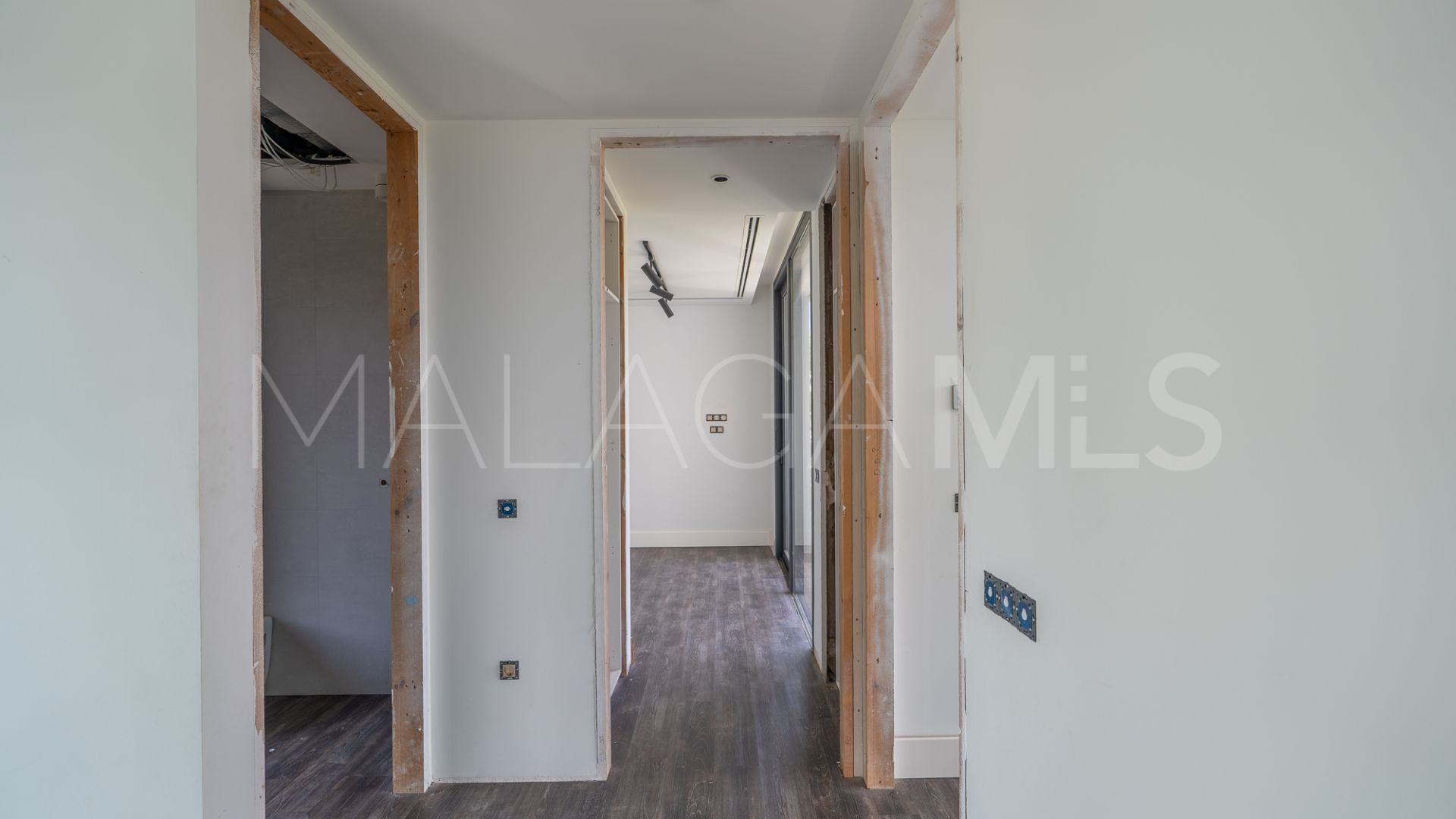 Villa for sale in New Golden Mile