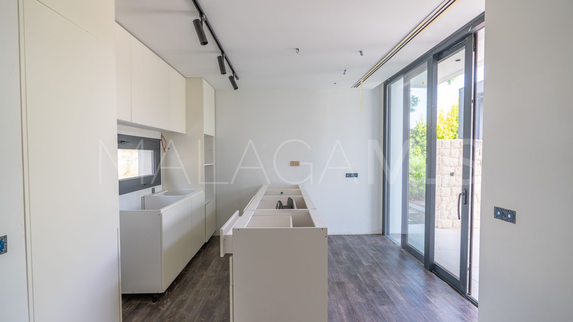 Villa for sale in New Golden Mile