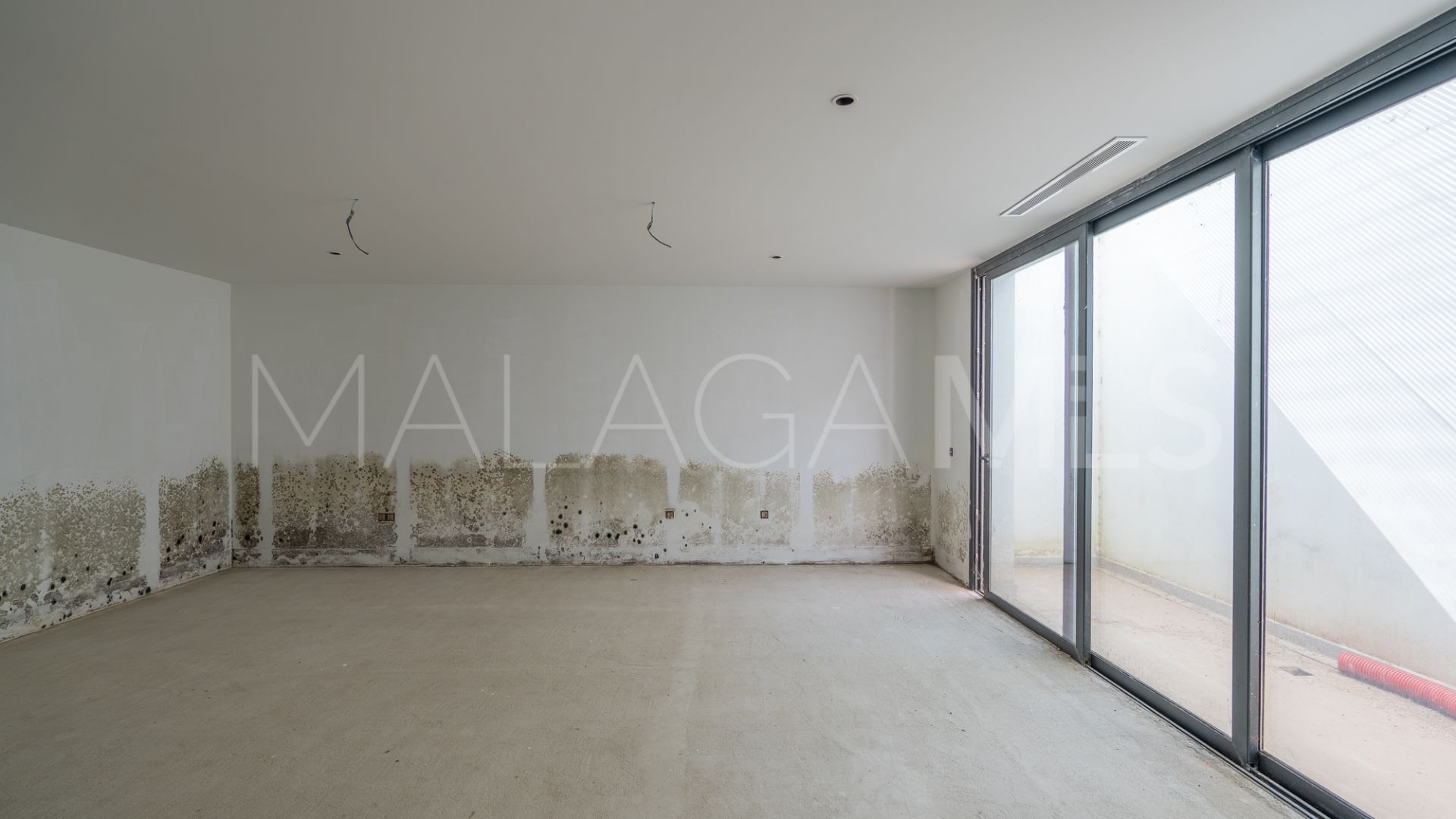 Villa for sale in New Golden Mile