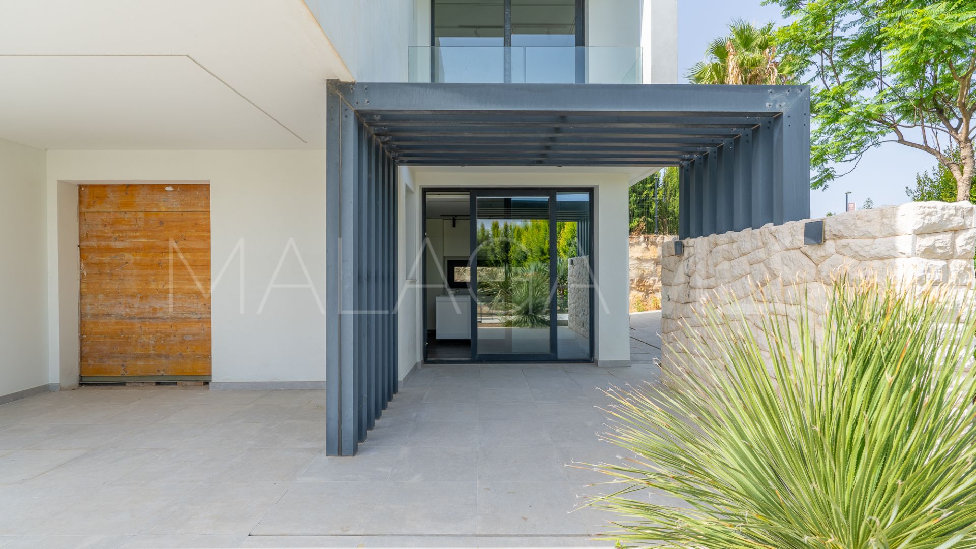 Villa for sale in New Golden Mile