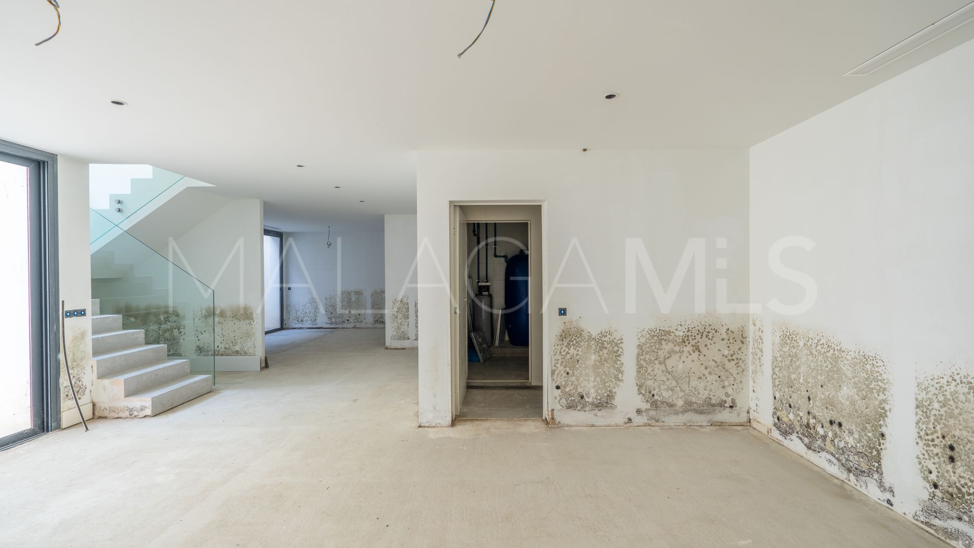 Villa for sale in New Golden Mile
