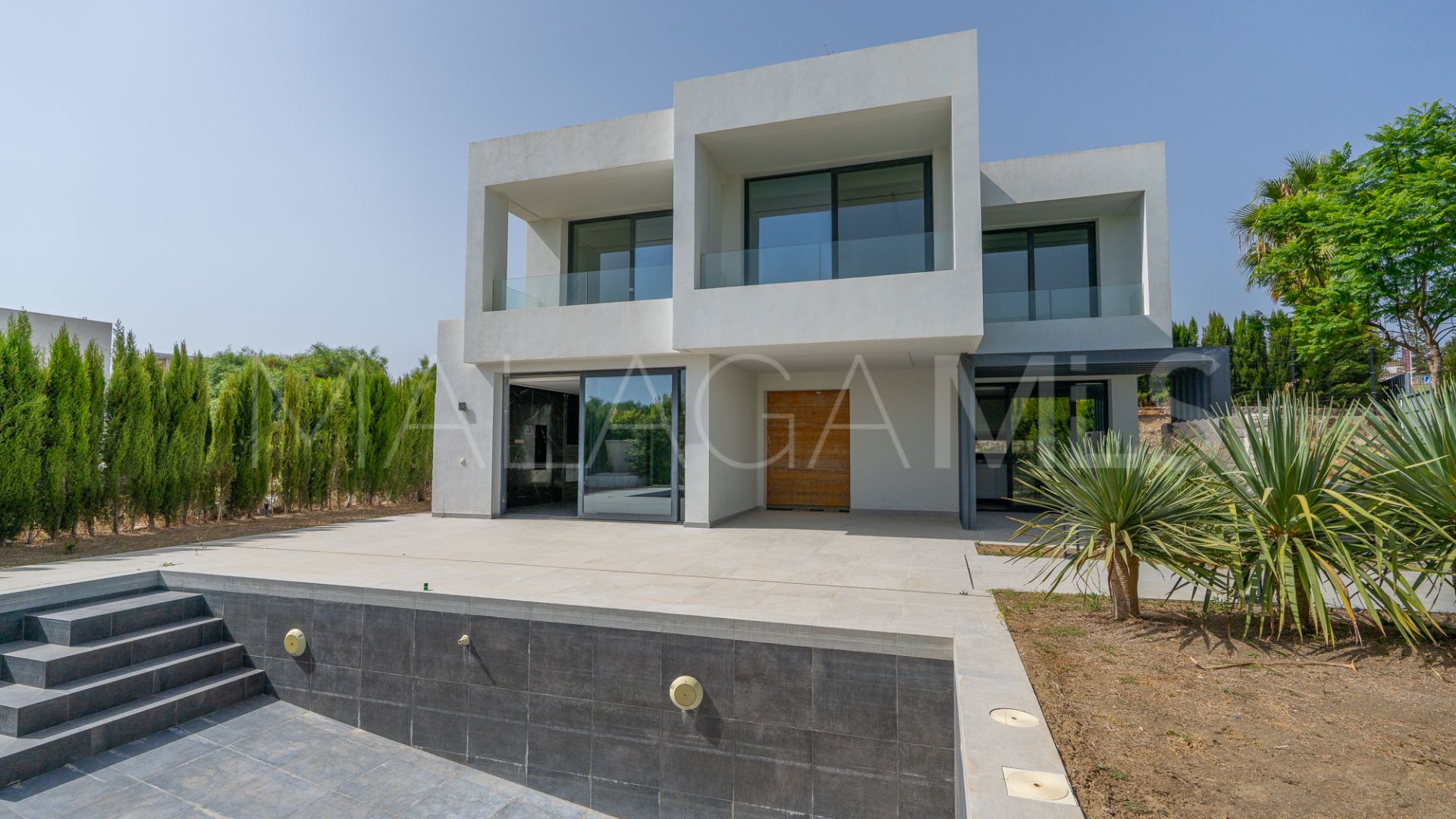 Villa for sale in New Golden Mile