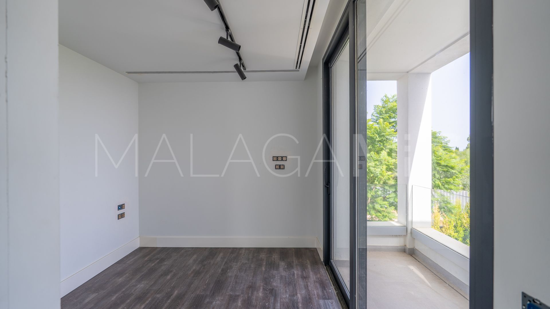 Villa for sale in New Golden Mile