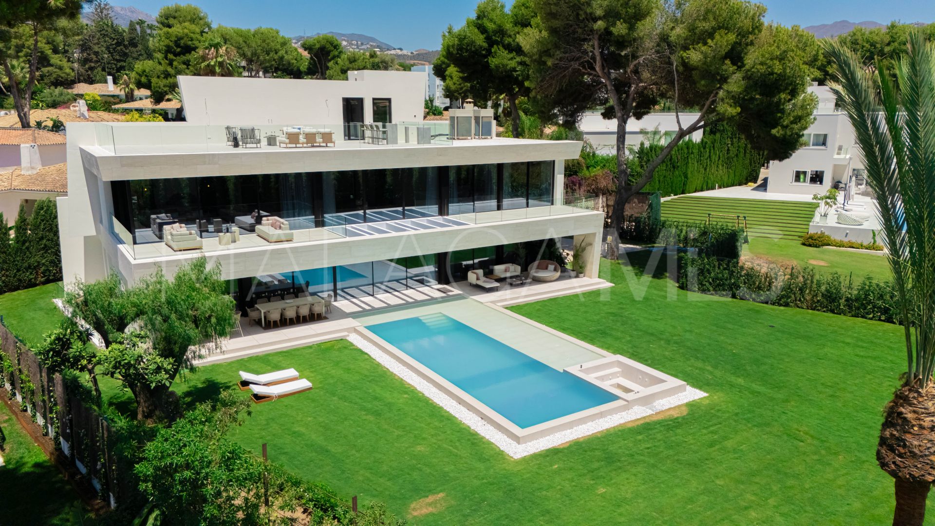 Villa for sale in Los Monteros Playa