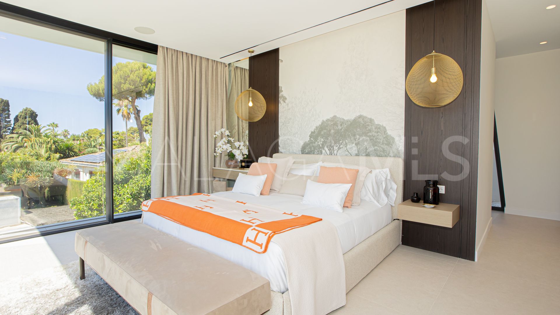 Villa for sale in Los Monteros Playa