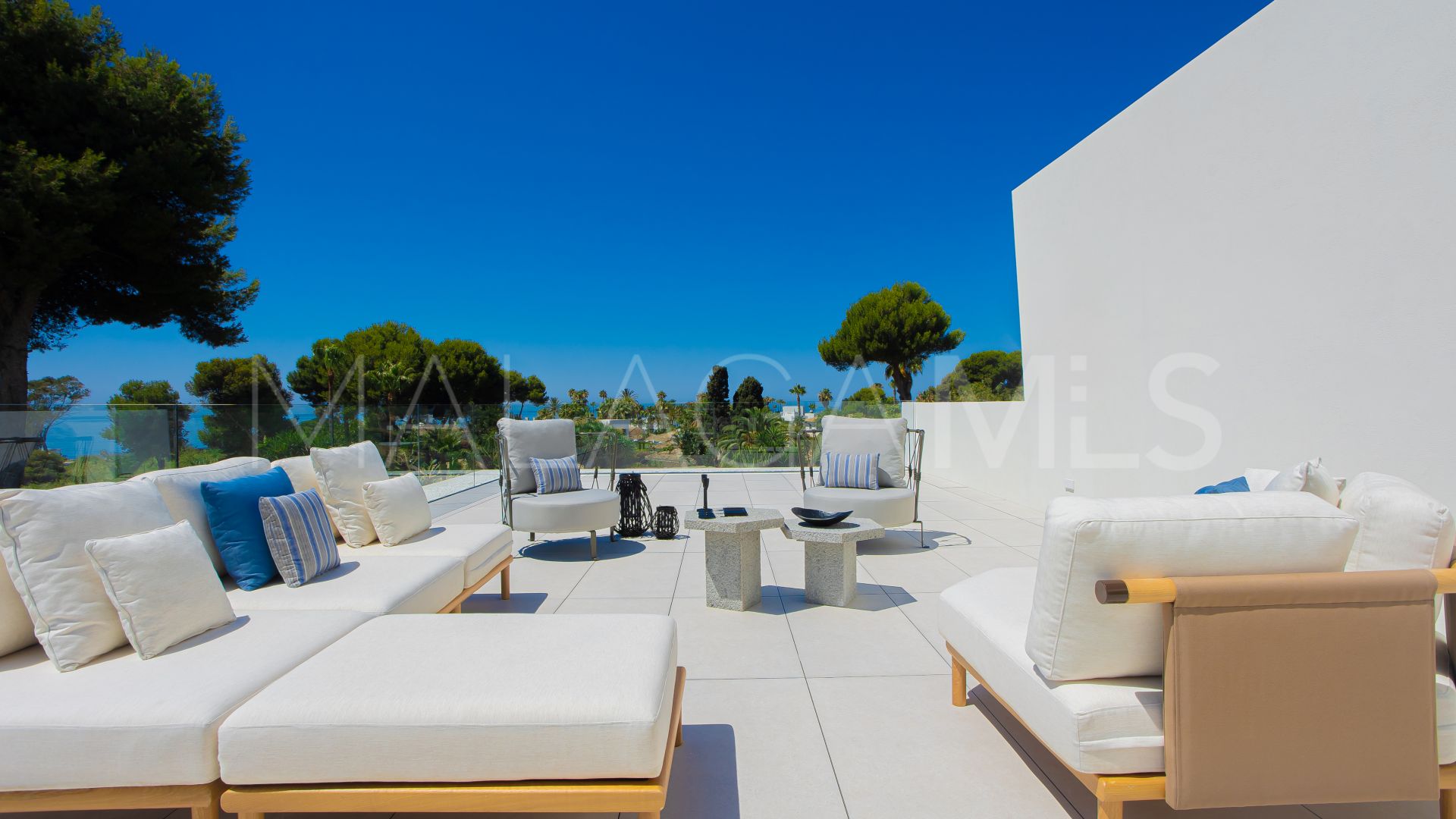 Villa for sale in Los Monteros Playa
