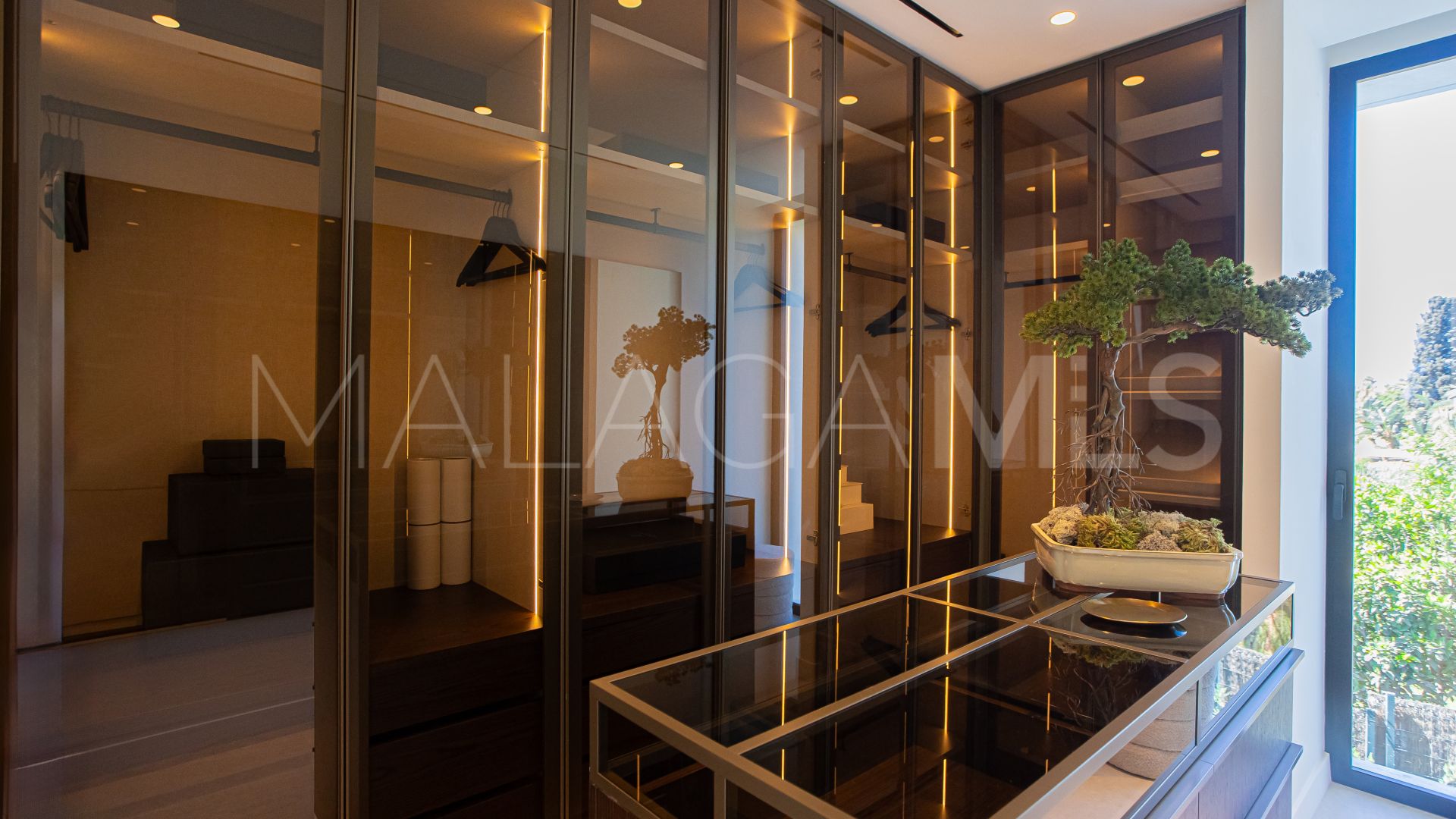 Villa for sale in Los Monteros Playa