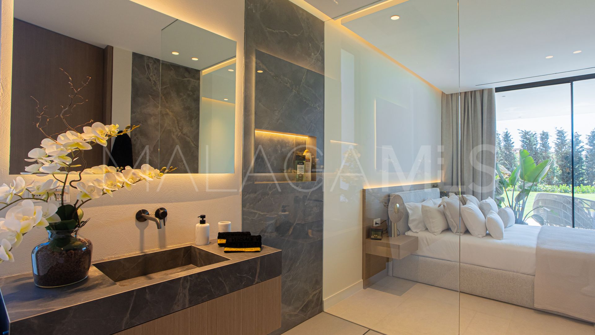Villa for sale in Los Monteros Playa