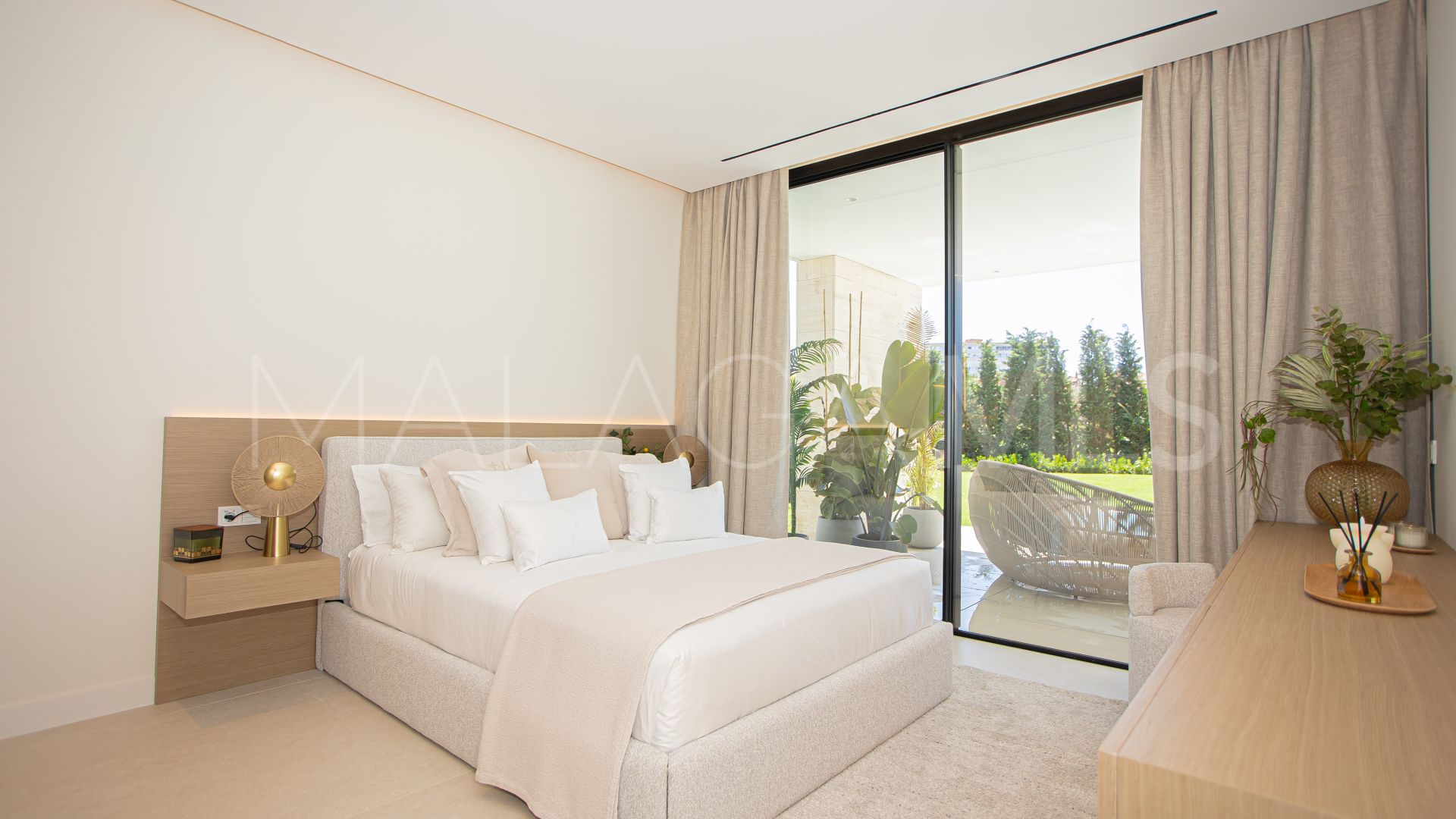 Villa for sale in Los Monteros Playa