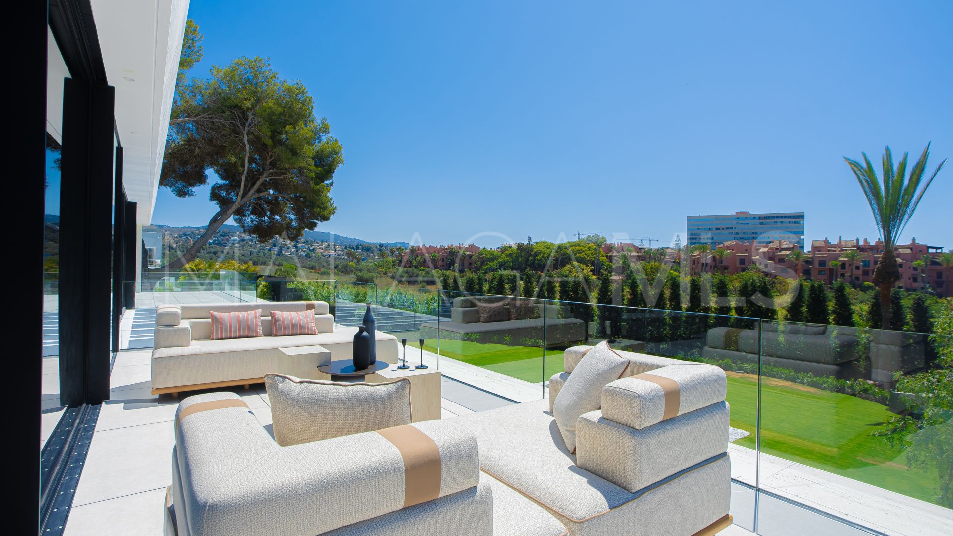Villa for sale in Los Monteros Playa