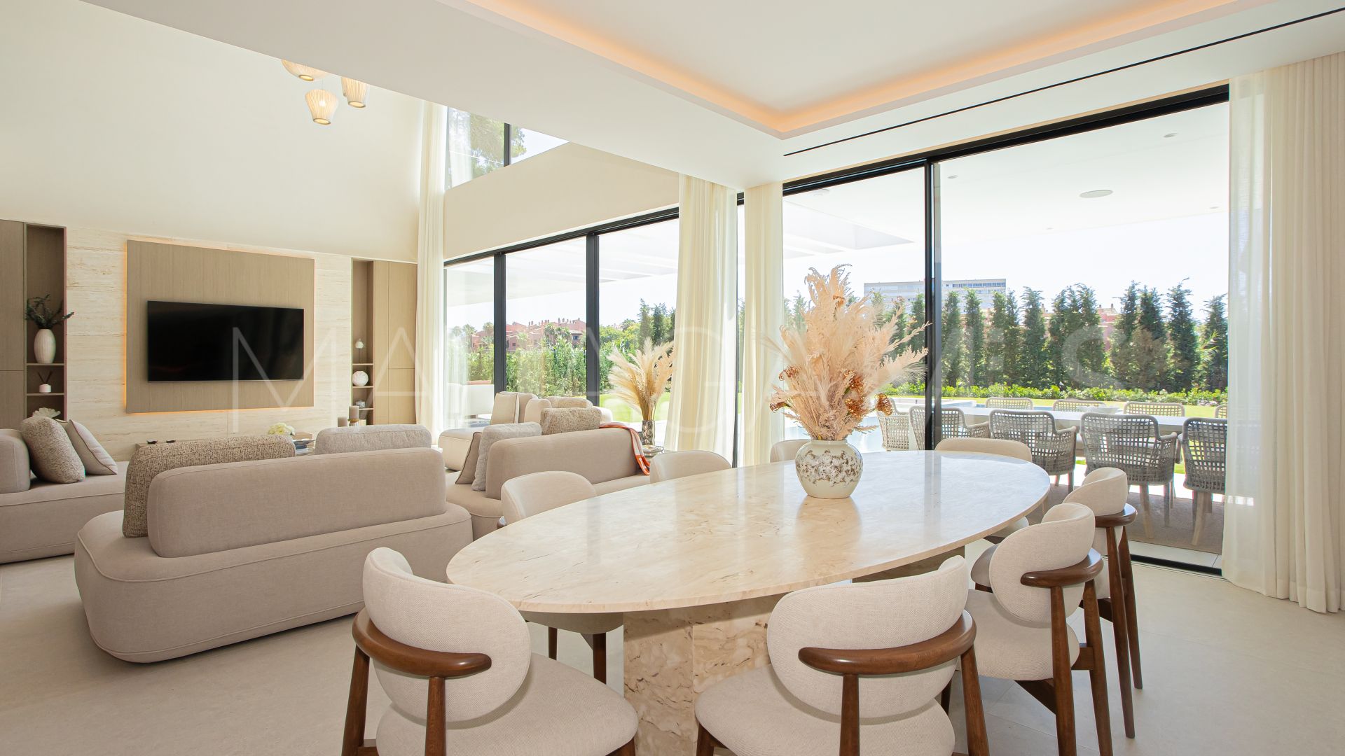 Villa for sale in Los Monteros Playa