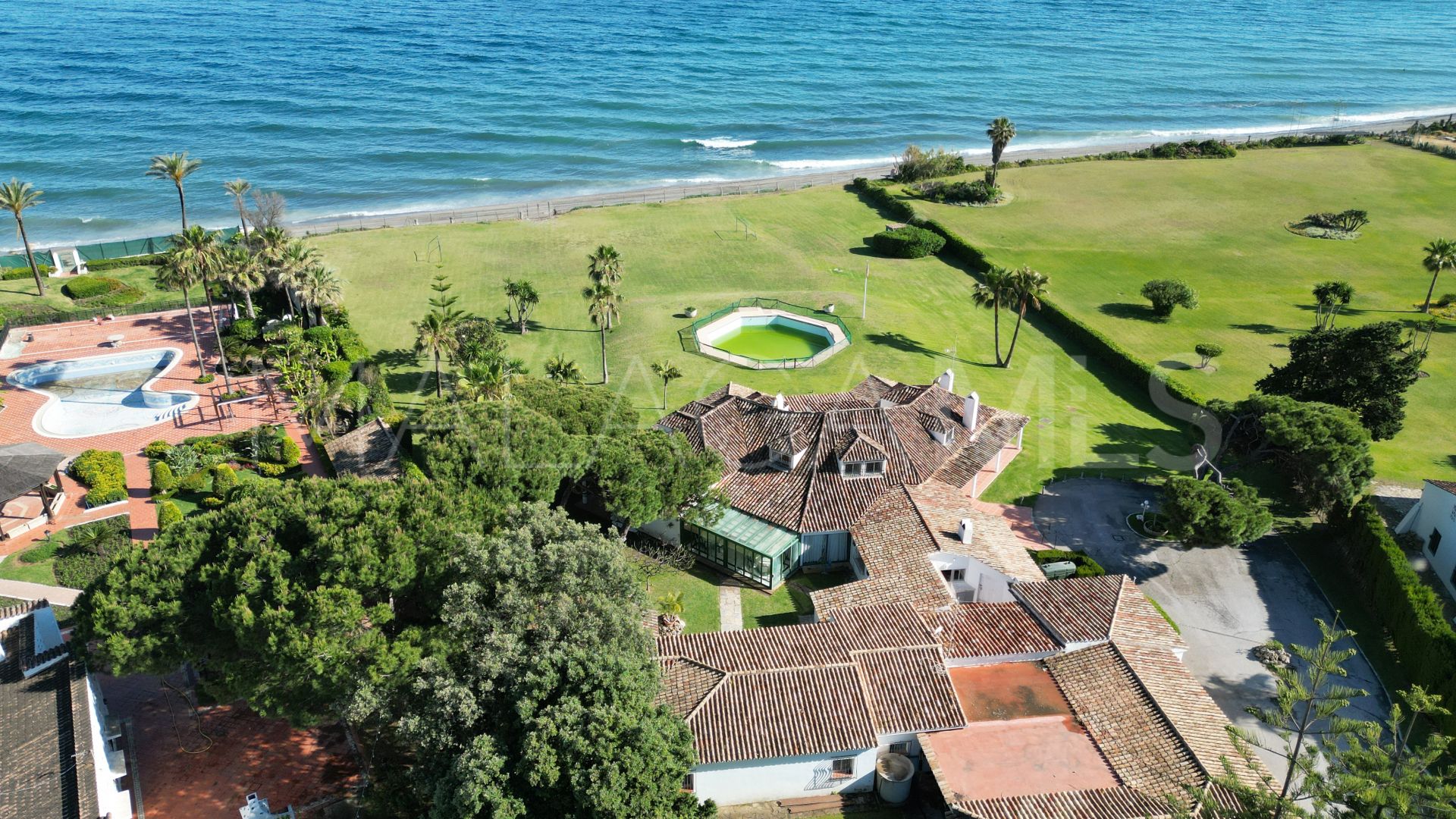 Villa for sale in Guadalmina Baja