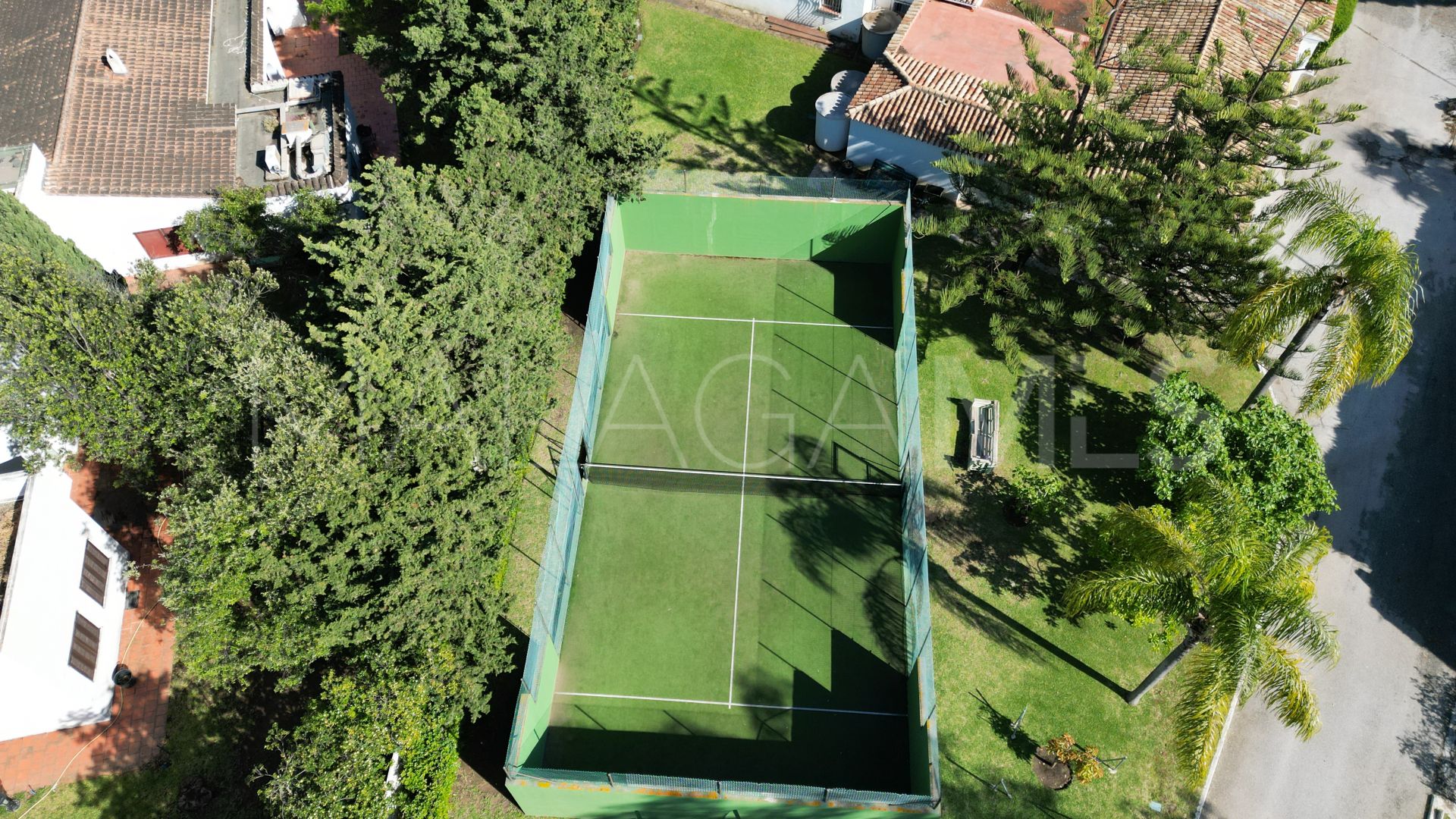Villa for sale in Guadalmina Baja