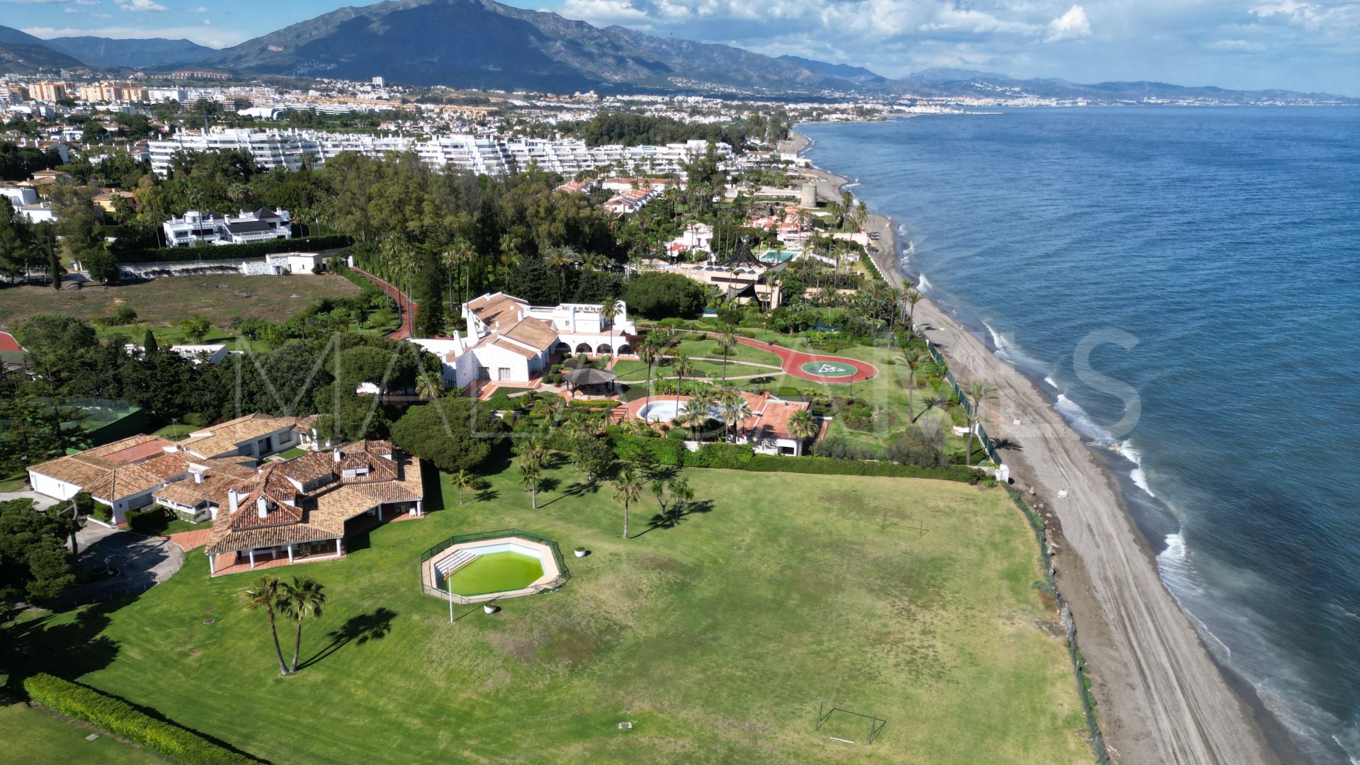 Villa for sale in Guadalmina Baja
