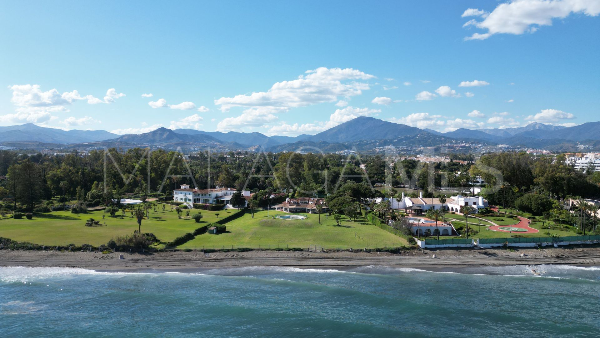 Villa for sale in Guadalmina Baja