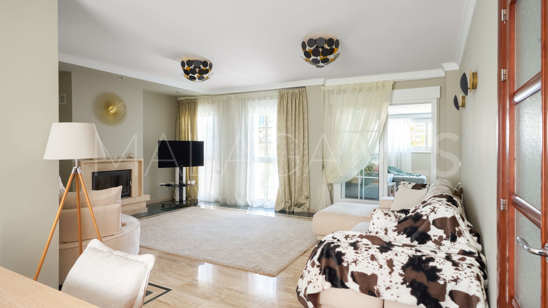 Parhus for sale in Sitio de Calahonda