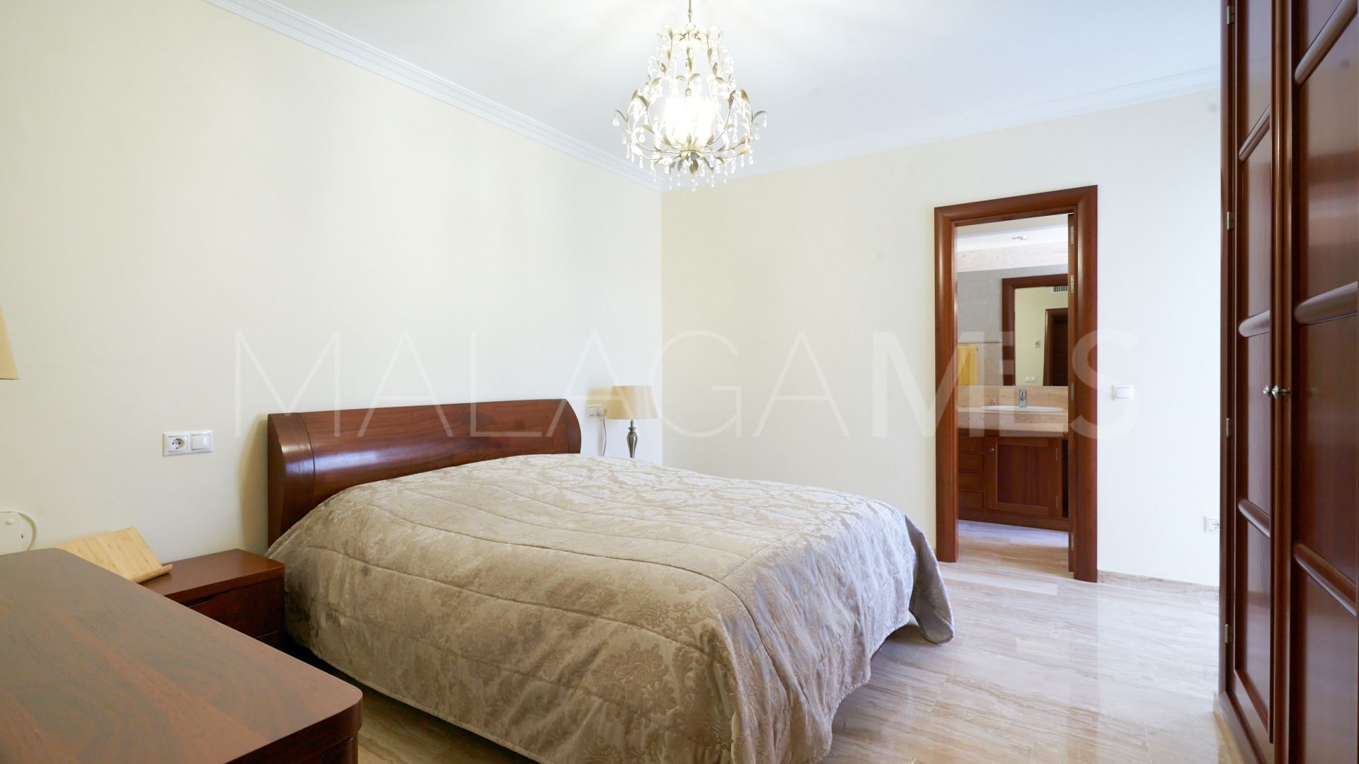 Parhus for sale in Sitio de Calahonda