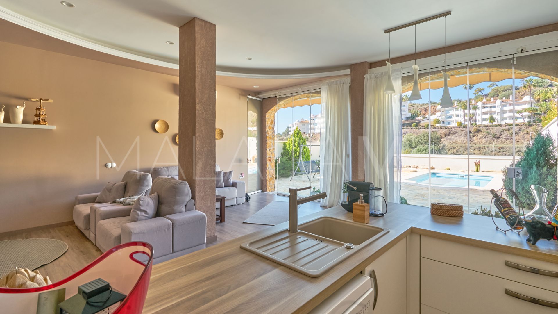 Parhus for sale in Sitio de Calahonda