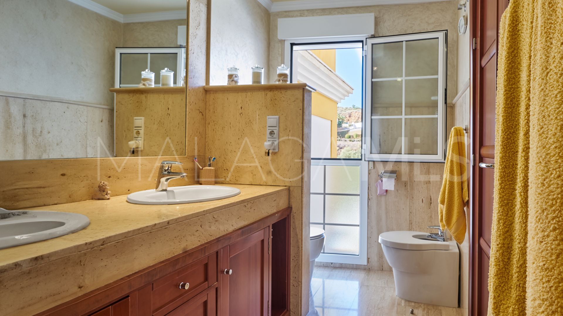 Parhus for sale in Sitio de Calahonda