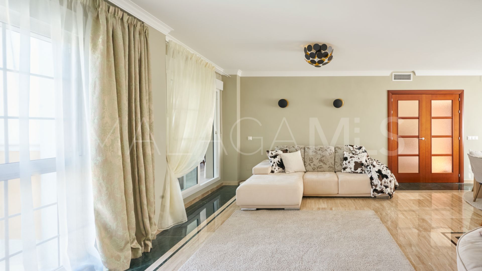 Parhus for sale in Sitio de Calahonda