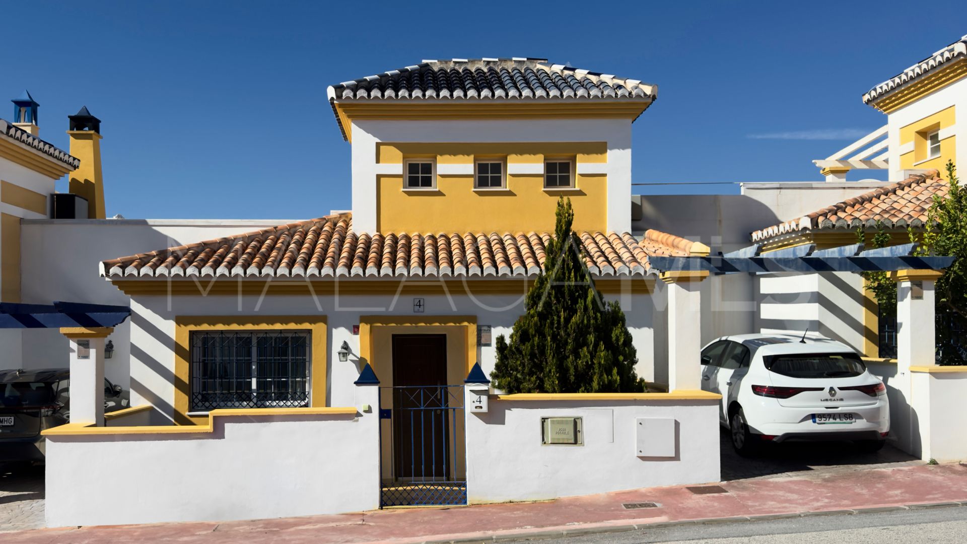 Parhus for sale in Sitio de Calahonda