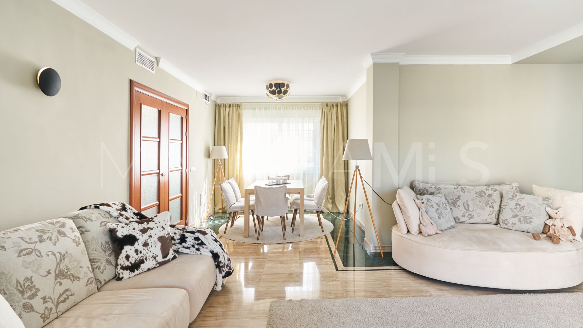 Parhus for sale in Sitio de Calahonda