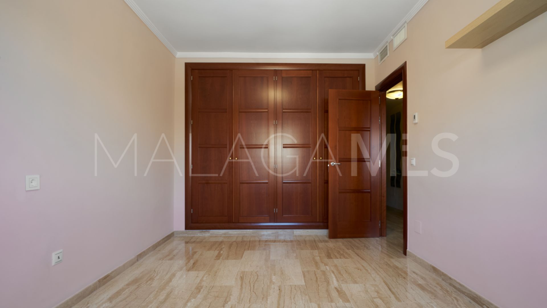 Parhus for sale in Sitio de Calahonda
