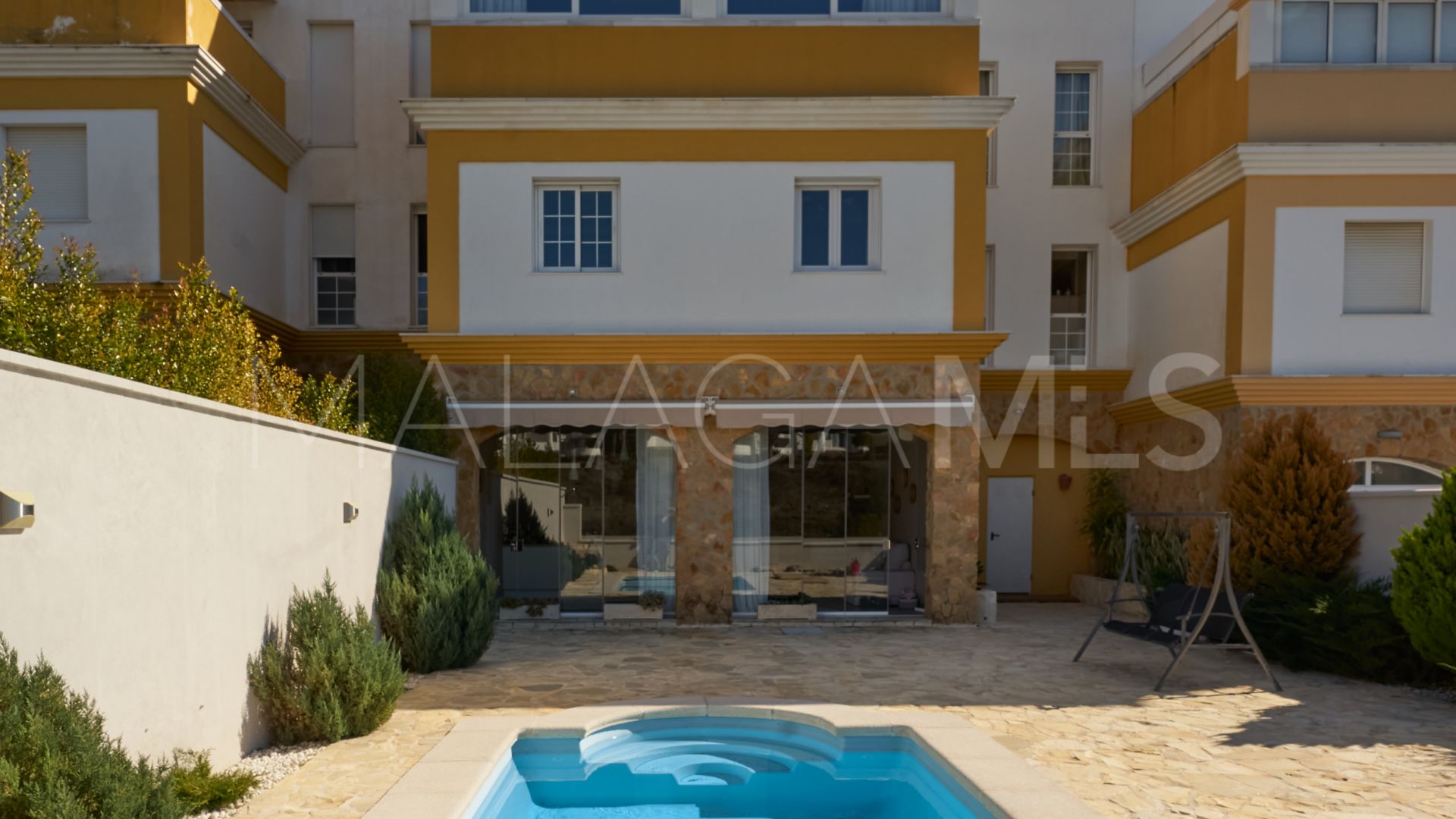 Parhus for sale in Sitio de Calahonda