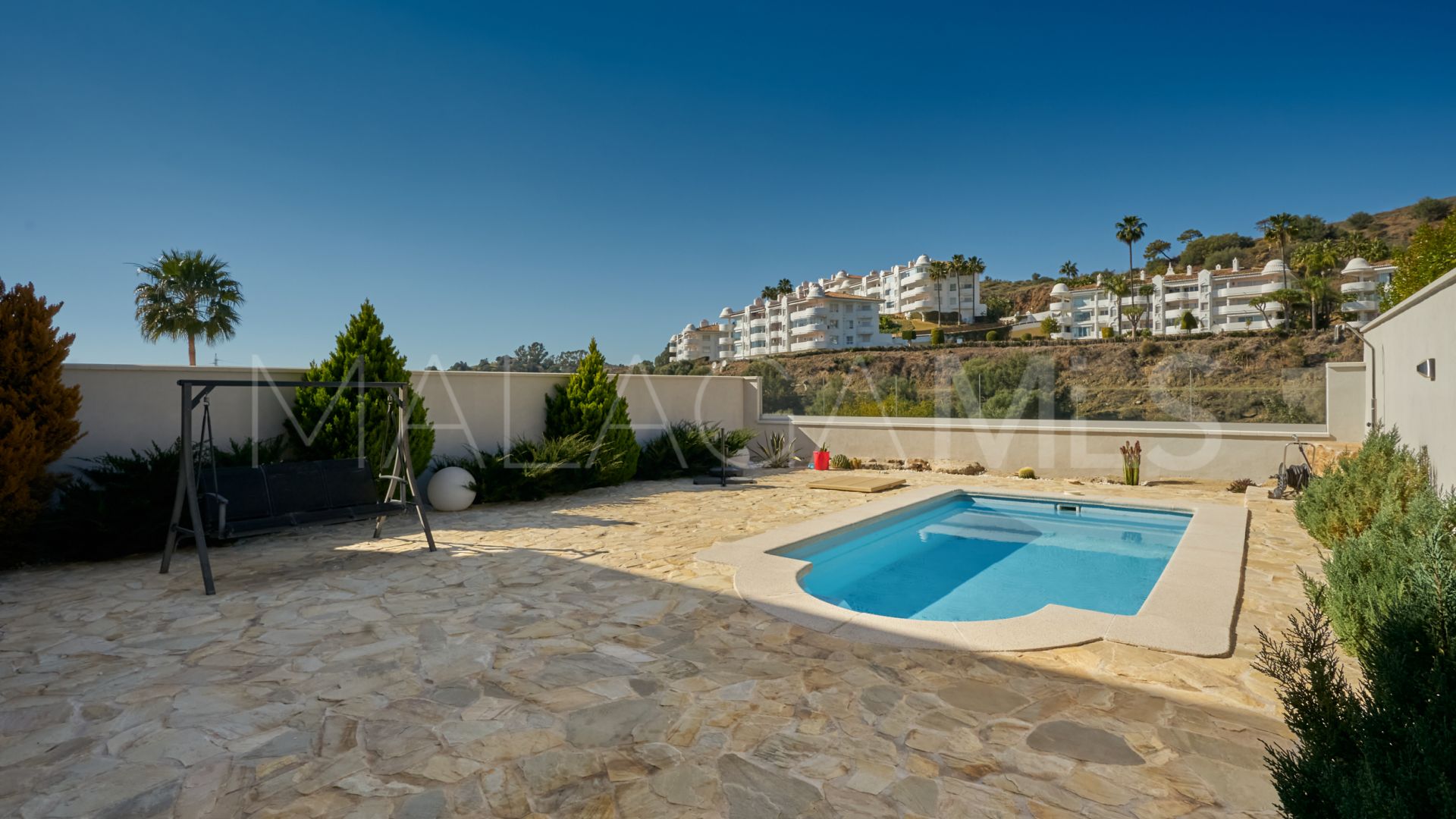 Parhus for sale in Sitio de Calahonda