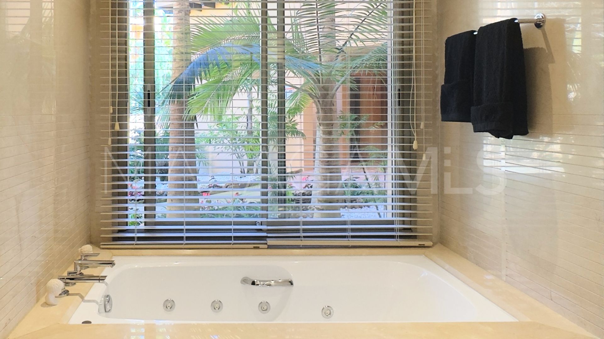 Appartement rez de chaussée for sale in Mansion Club