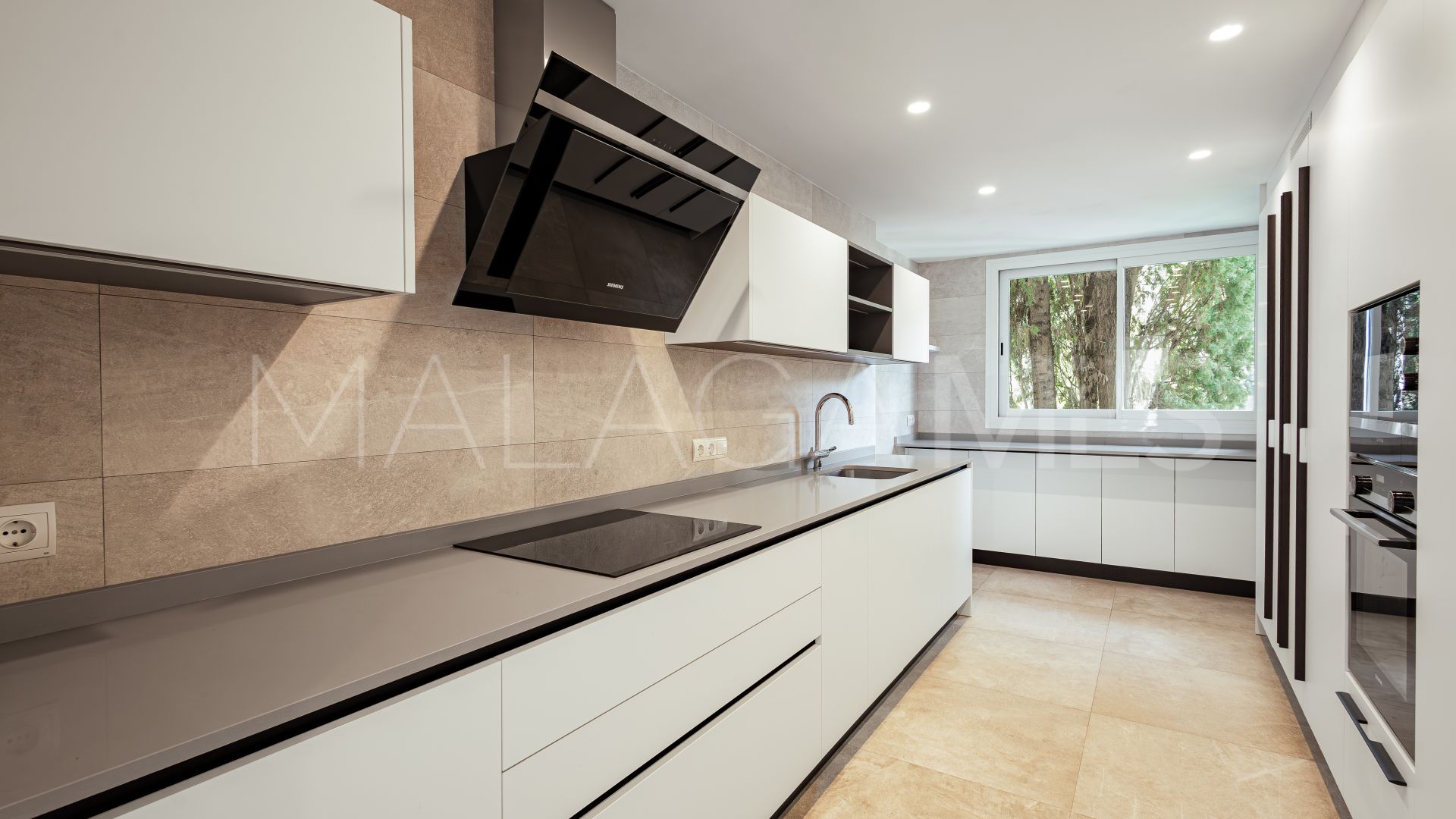 Marina Puente Romano, atico duplex a la venta with 4 bedrooms