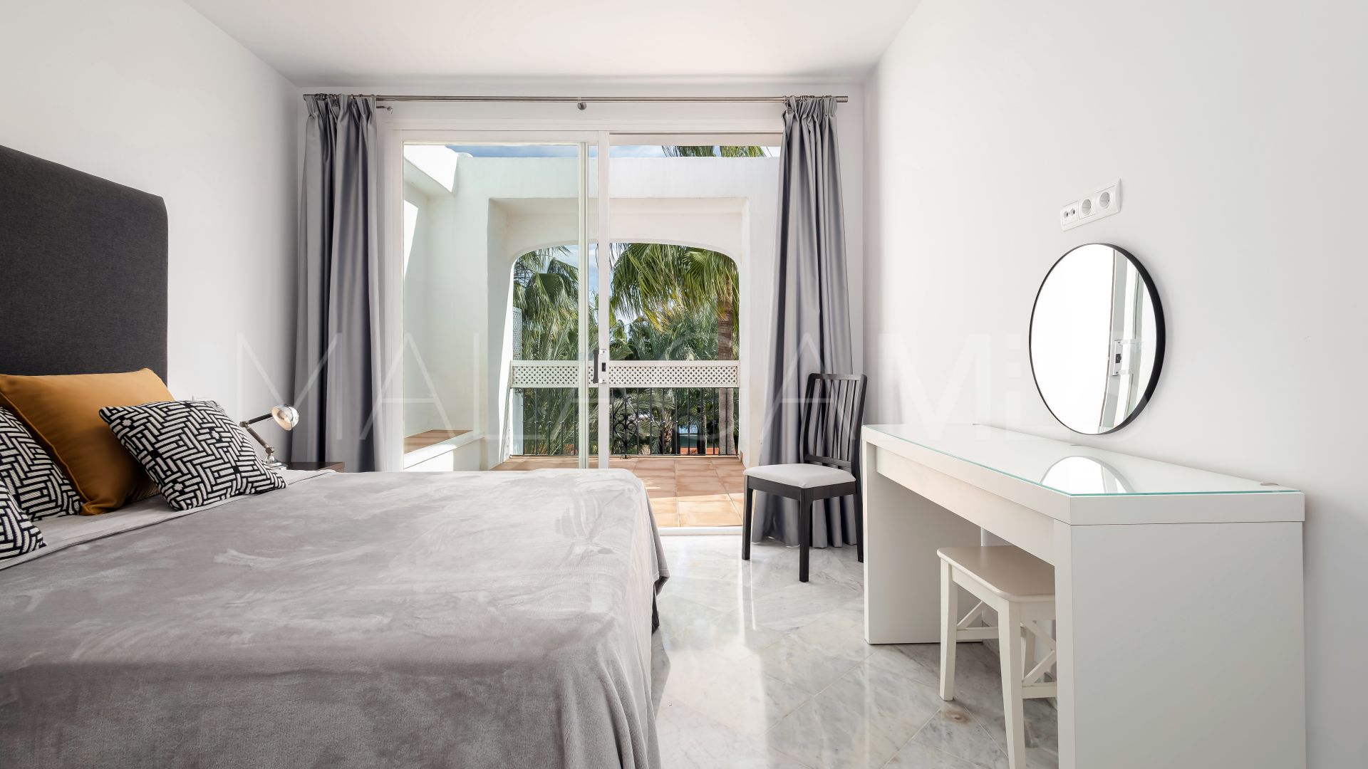 Marina Puente Romano, atico duplex a la venta with 4 bedrooms