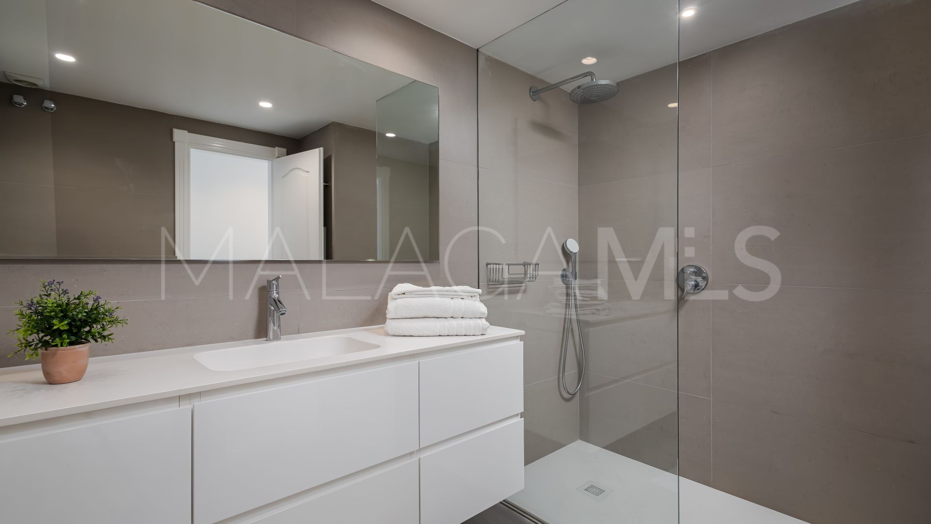 Marina Puente Romano, atico duplex a la venta with 4 bedrooms