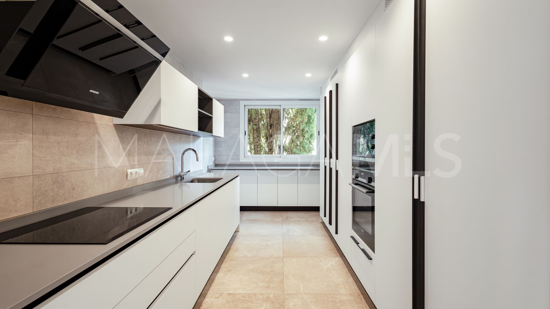 Marina Puente Romano, atico duplex a la venta with 4 bedrooms