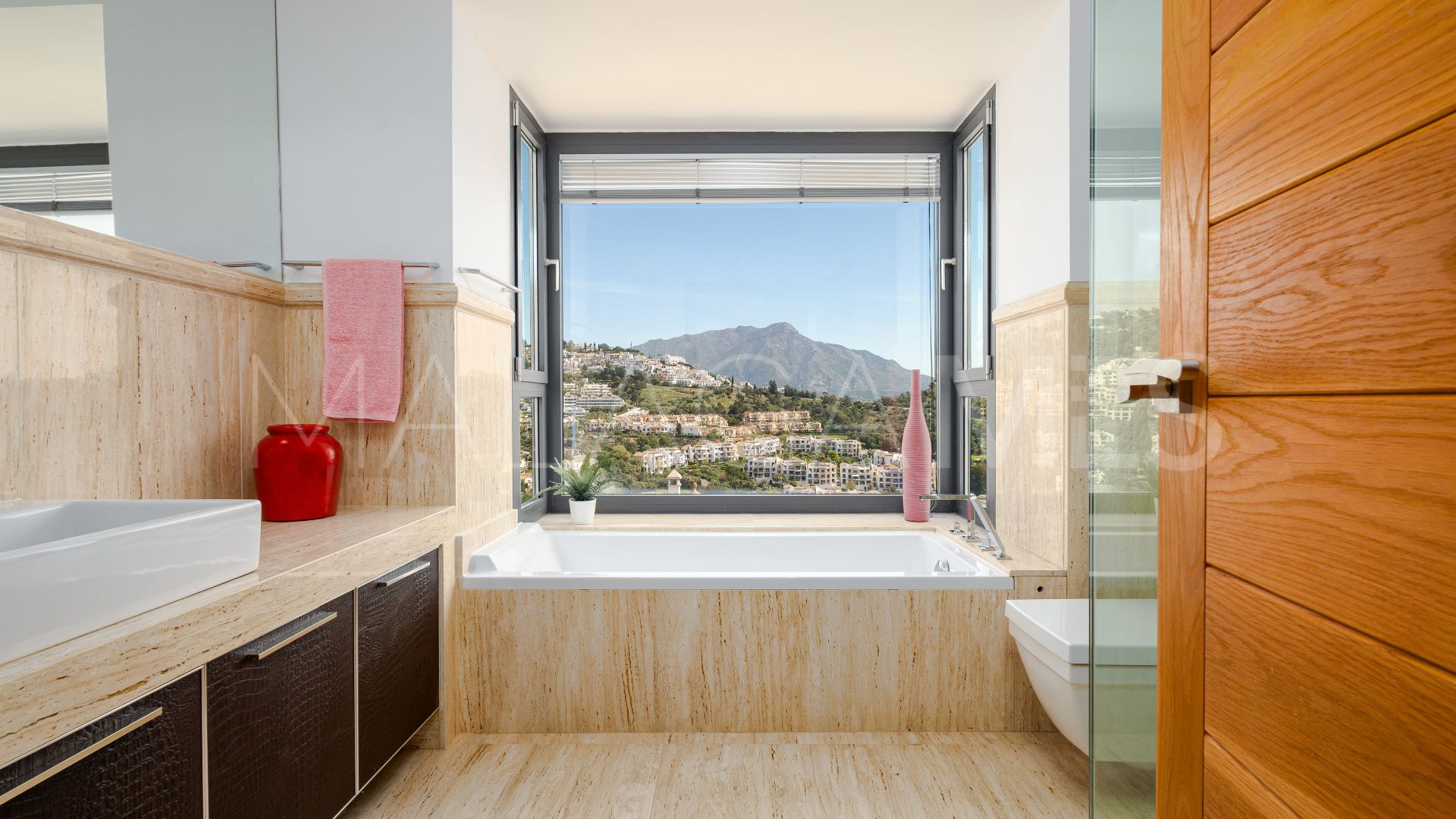Villa for sale in Los Arqueros