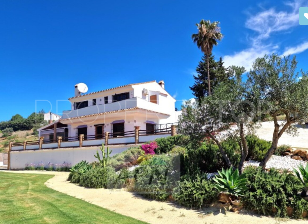 Casa de campo a la venta en Alora con 4 dormitorios