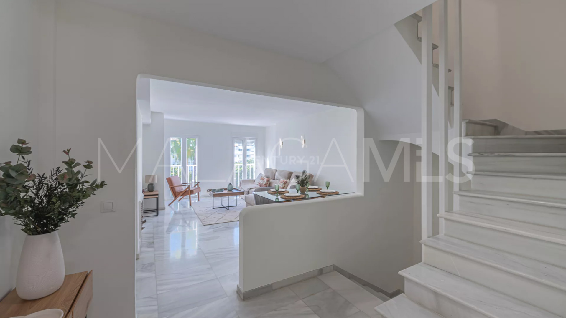 Town house for sale in Nueva Andalucia