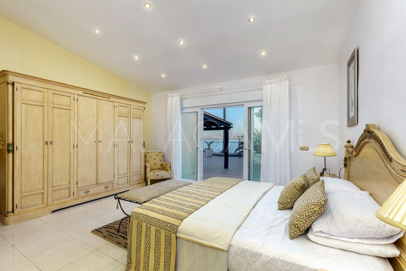Marbesa 5 bedrooms house for sale