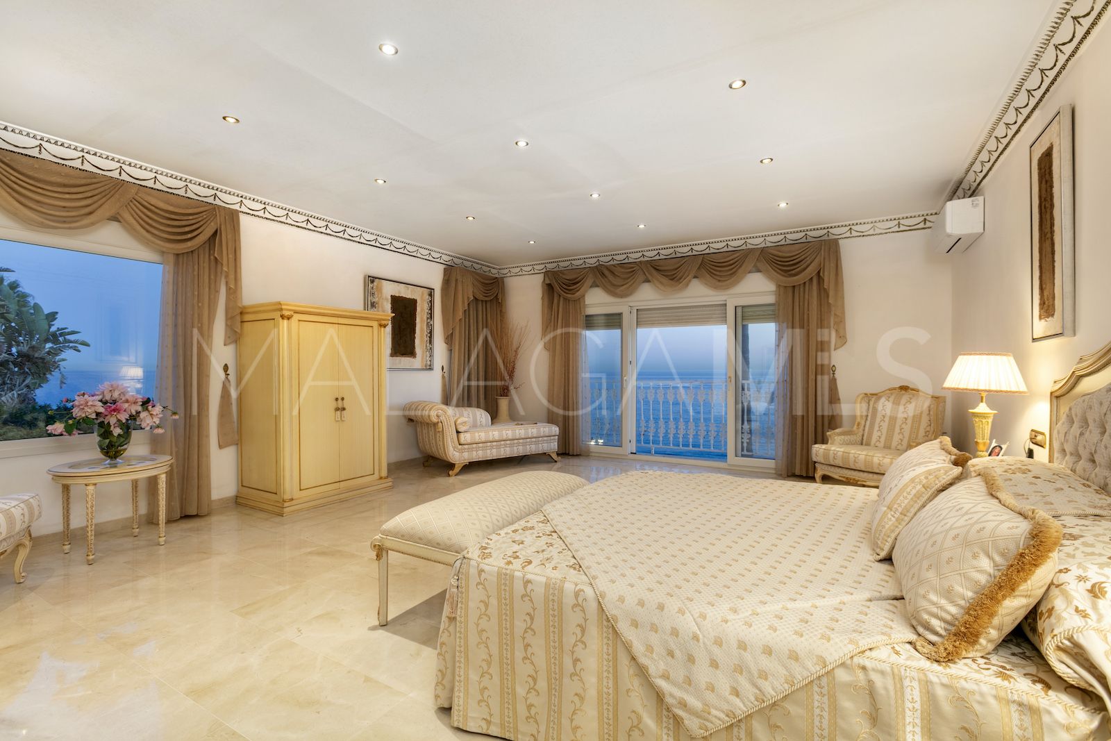 Marbesa 5 bedrooms house for sale