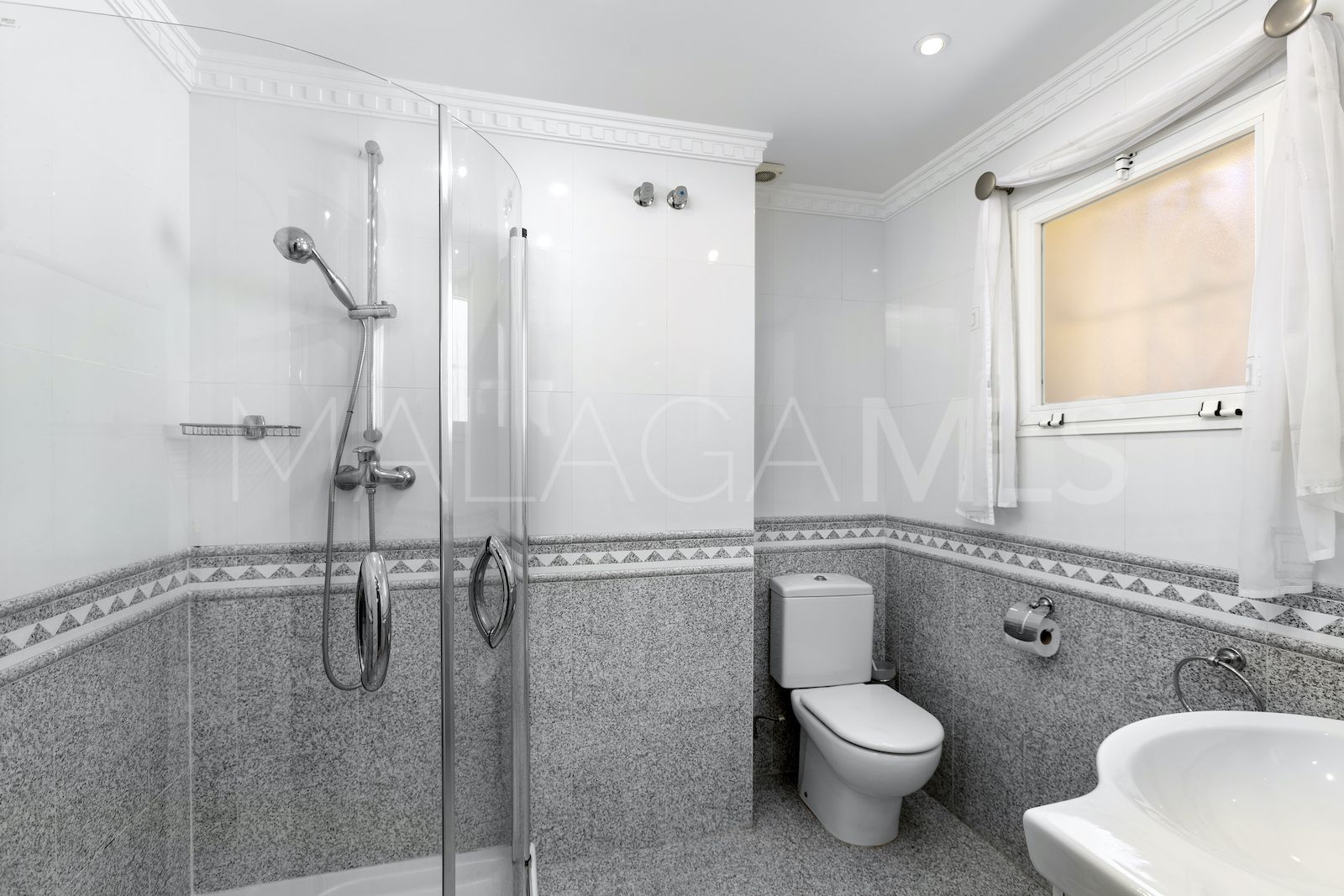 Marbesa 5 bedrooms house for sale