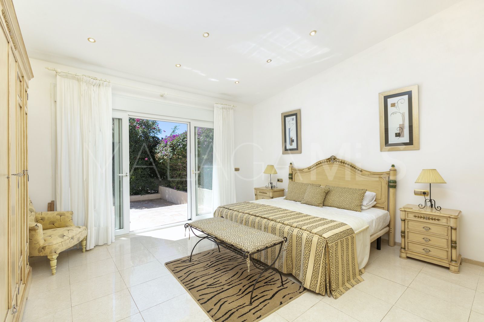 Marbesa 5 bedrooms house for sale