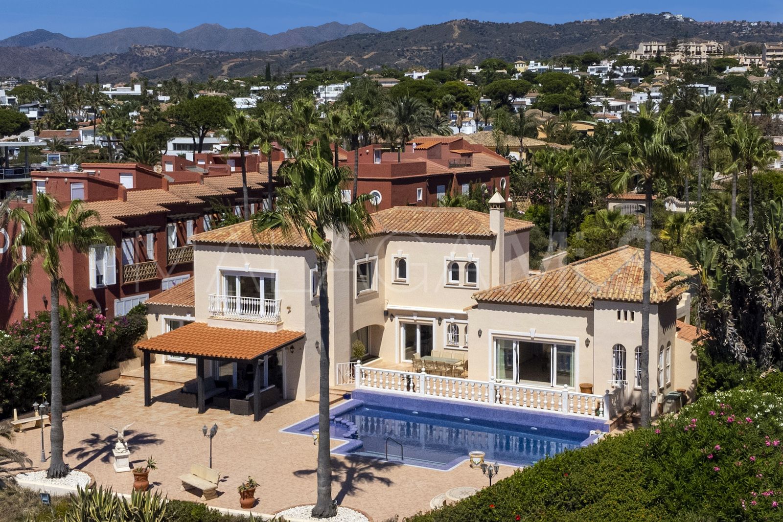 Marbesa 5 bedrooms house for sale