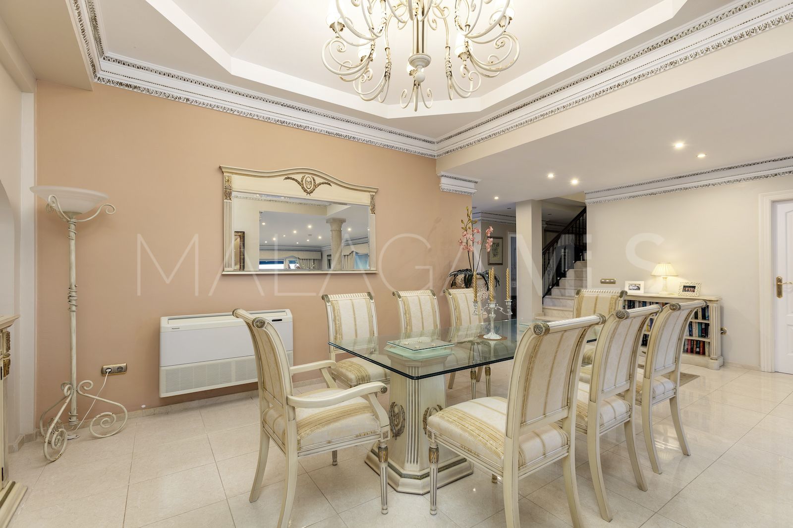 Marbesa 5 bedrooms house for sale