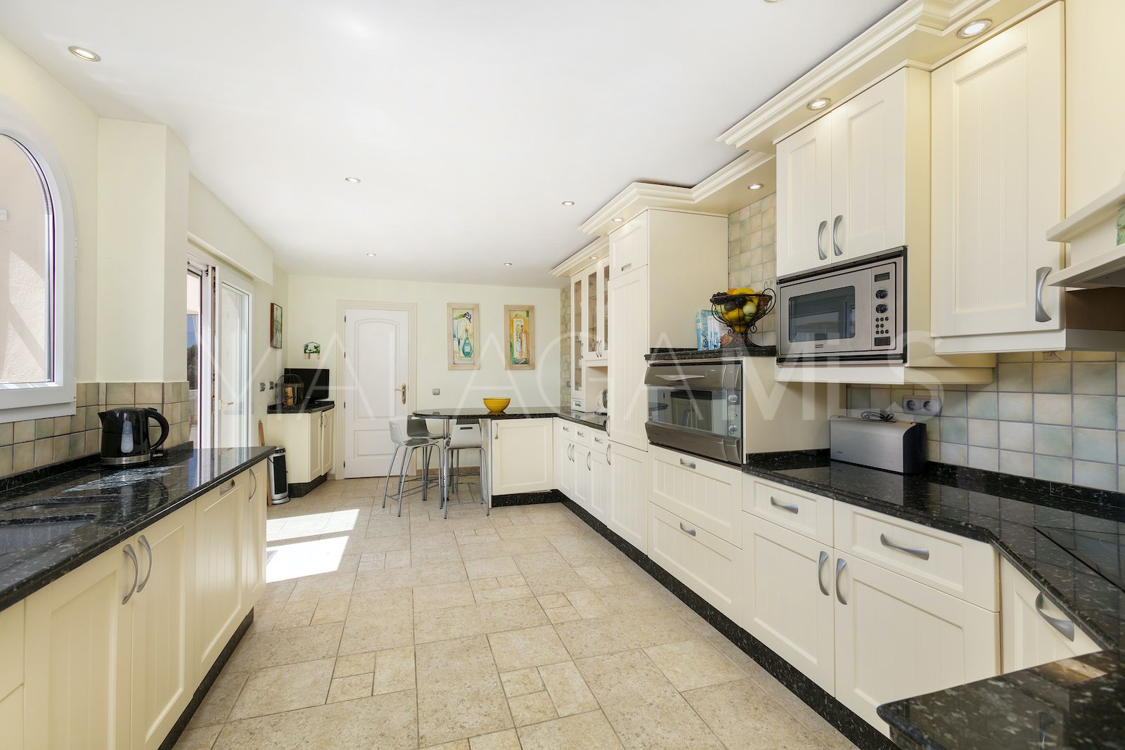 Marbesa 5 bedrooms house for sale