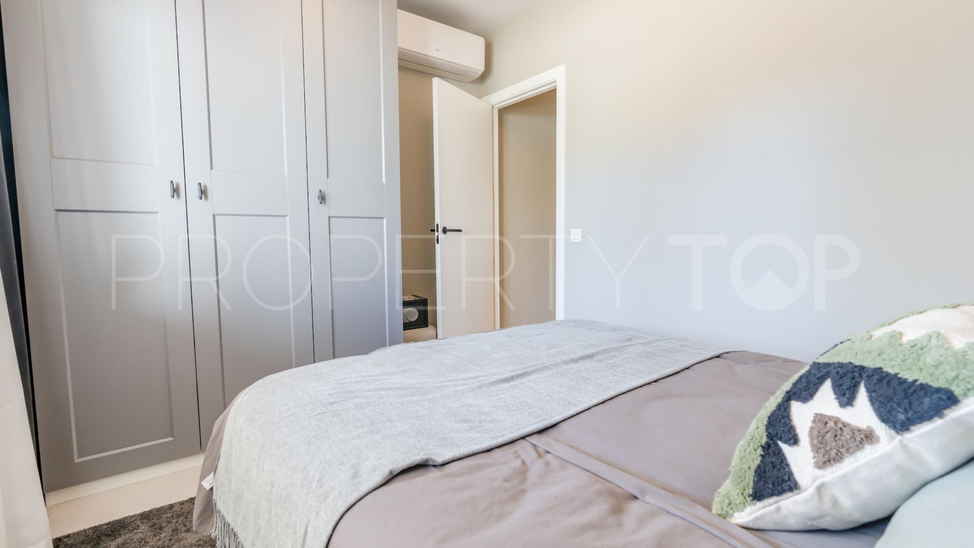 Buy Aloha Sur 32 3 bedrooms ground floor apartment