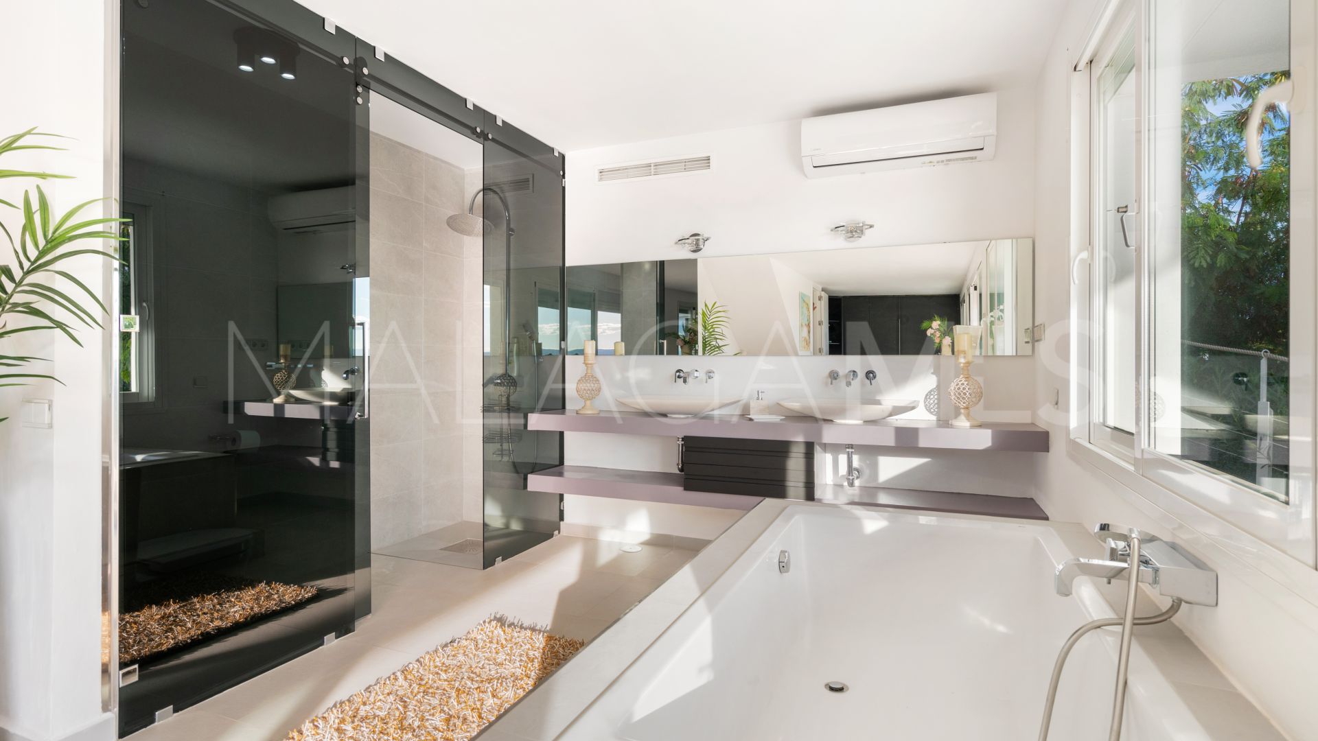 Altos de Estepona, mansion for sale de 7 bedrooms