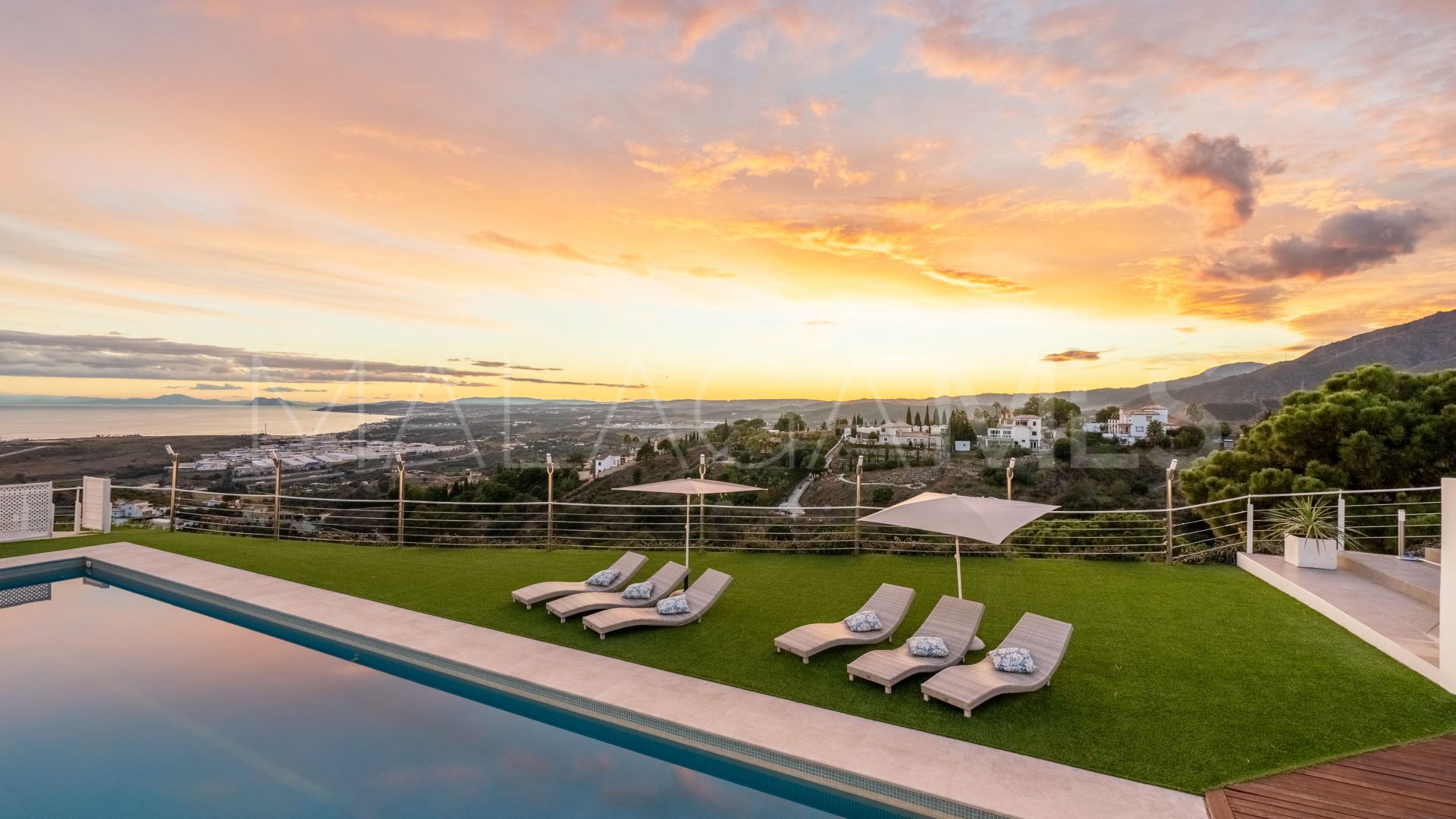 Altos de Estepona, mansion for sale de 7 bedrooms